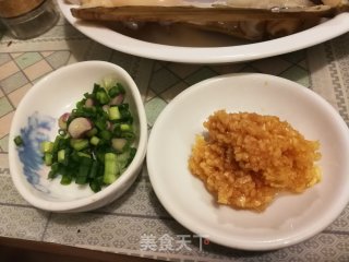 蒜蓉蒸蛏子的做法步骤：1