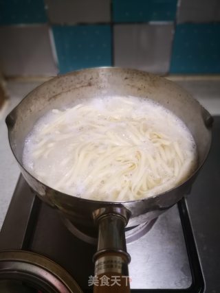葱油拌面（简易版）的做法步骤：1