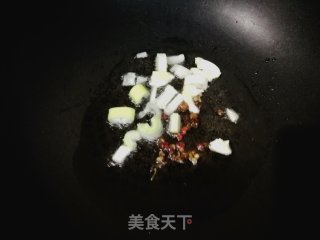 青红椒炒茄条的做法步骤：4