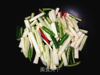 青红椒炒茄条的做法步骤：5
