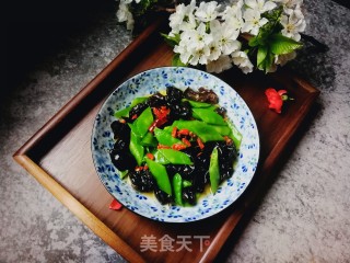 枸杞木耳炒荷兰豆的做法步骤：9