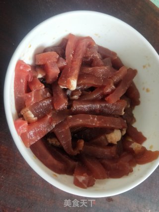 胡萝卜丝炒肉丝的做法步骤：1