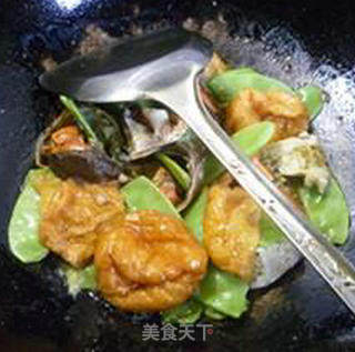 大闸蟹油面筋炒扁豆的做法步骤：8