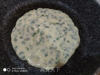 韭菜鸡蛋饼的做法步骤：5