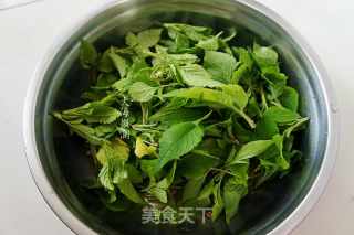 猪肉虾钳草馅蒸饺的做法步骤：3