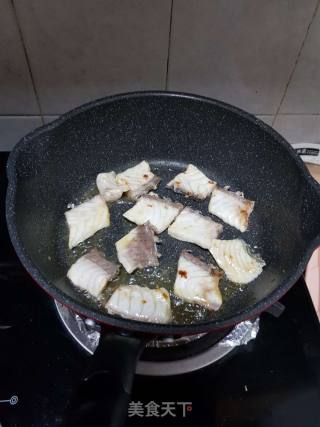 韭菜炒鱼片的做法步骤：3
