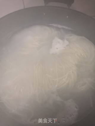 金针菇西红柿烩面的做法步骤：3