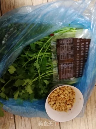 香菜拌香干的做法步骤：1