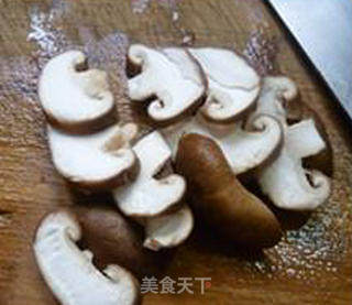 青红椒香菇炒鸡蛋的做法步骤：8