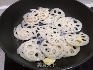莲藕炒荷兰豆的做法步骤：3