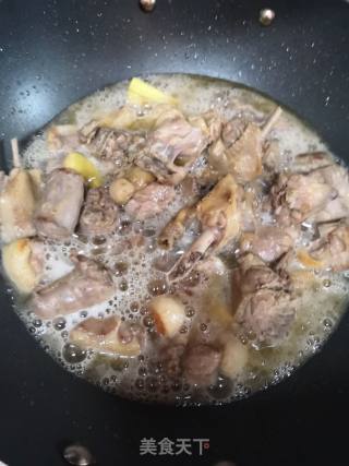 啤酒油焖嫩鸭的做法步骤：3