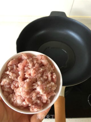 包菜炒粉丝的做法步骤：2