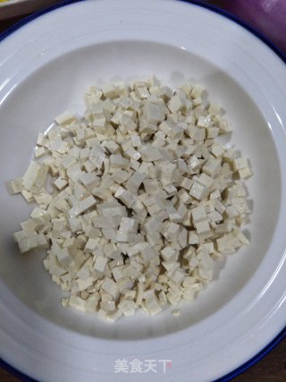 香椿苗拌豆腐的做法步骤：3