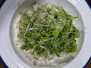 香椿苗拌豆腐的做法步骤：4