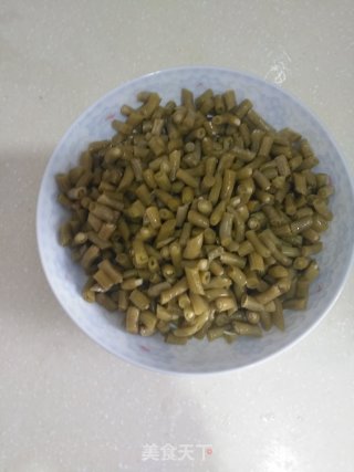 酸豆角肉末的做法步骤：2