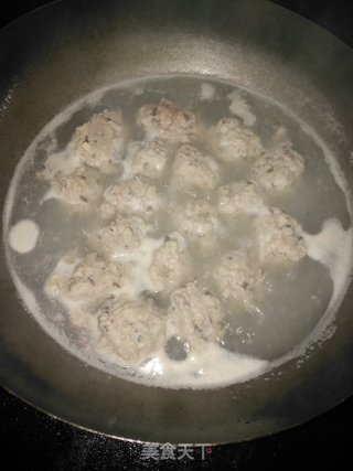 菠菜丸子汤的做法步骤：11