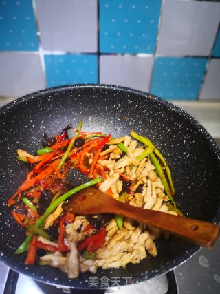 鱼香肉丝的做法步骤：11