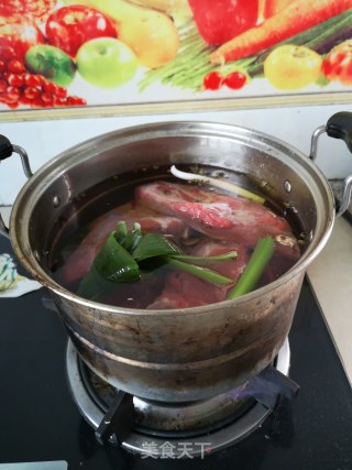 家常酱牛肉的做法步骤：1