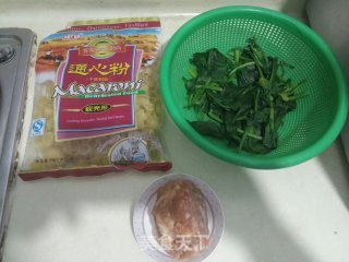 菠菜肉丸猫耳朵的做法步骤：1