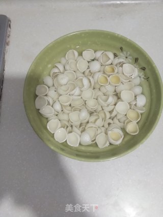 菠菜肉丸猫耳朵的做法步骤：2