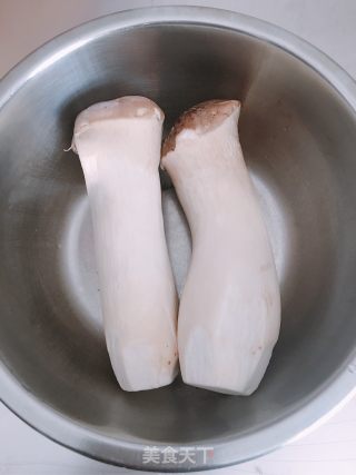 腊肠炒杏鲍菇的做法步骤：1