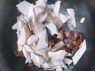 腊肠炒杏鲍菇的做法步骤：7