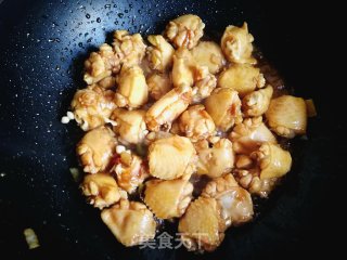 蕃茄辣椒炖鸡翅中的做法步骤：7