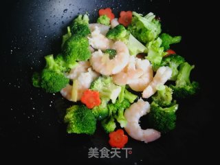 胡萝卜西兰花炒虾仁的做法步骤：11