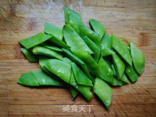 荷兰豆炒茭白的做法步骤：3