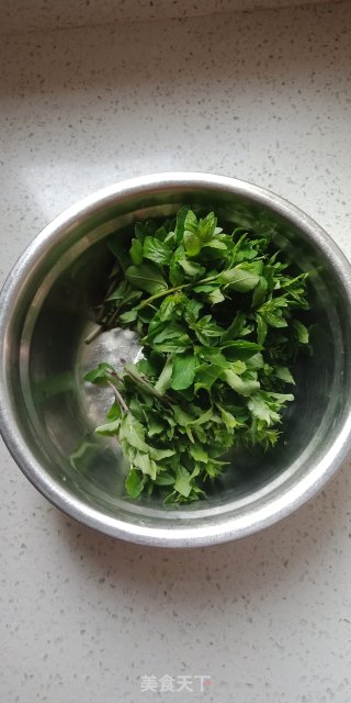 枸杞芽鸡蛋炒米饭的做法步骤：1