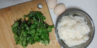 枸杞芽鸡蛋炒米饭的做法步骤：2