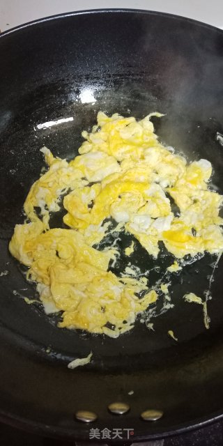 枸杞芽鸡蛋炒米饭的做法步骤：3