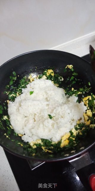 枸杞芽鸡蛋炒米饭的做法步骤：5