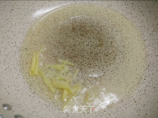 西芹虾仁的做法步骤：2