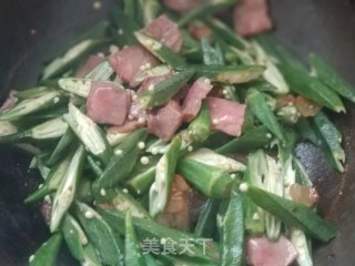 秋葵炒火腿的做法步骤：7