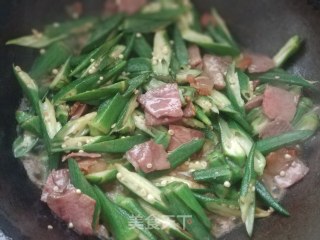 秋葵炒火腿的做法步骤：8