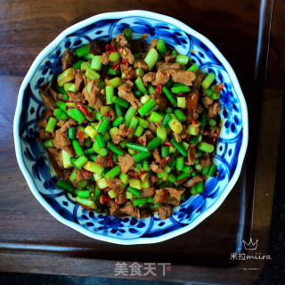 牛肉丁炒蒜苔的做法步骤：6