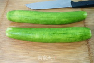 丝瓜炒油条的做法步骤：2