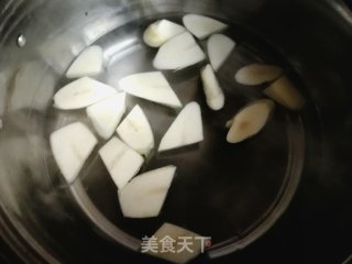 西兰花炒茭白的做法步骤：2