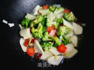 西兰花炒茭白的做法步骤：7