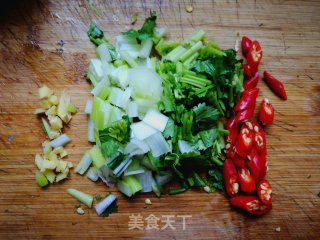 面条菜丸子酸汤面的做法步骤：1
