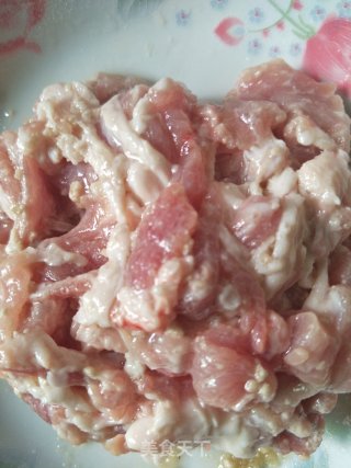 金针菇炒肉片的做法步骤：1