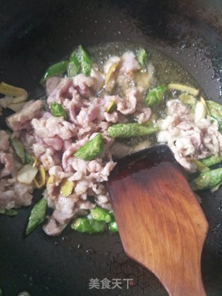 金针菇炒肉片的做法步骤：5