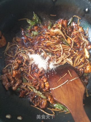 金针菇炒肉片的做法步骤：7