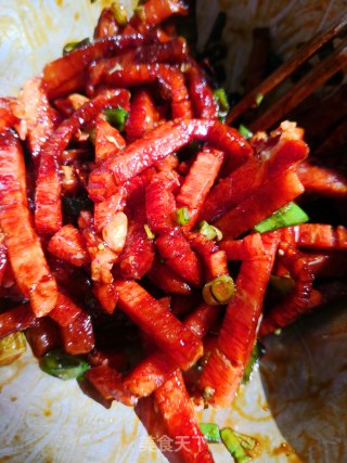 菜椒肉丝的做法步骤：1