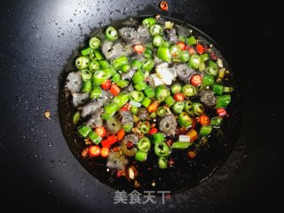 海参烘炒鸡蛋的做法步骤：7