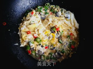 海参烘炒鸡蛋的做法步骤：10