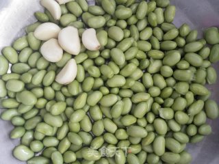 麻辣小鸡炖毛豆的做法步骤：2