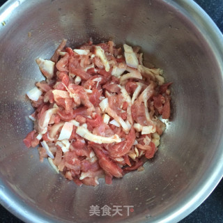 酸菜炒肉丝的做法步骤：5