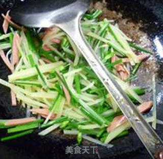 火腿肠韭菜花土豆丝的做法步骤：10